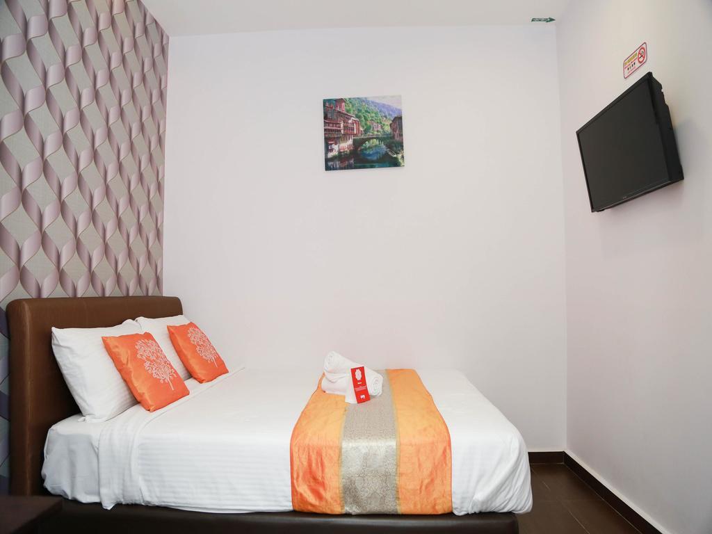 Oyo 250 Palazzo Hotel Kulai ジョホールバル エクステリア 写真