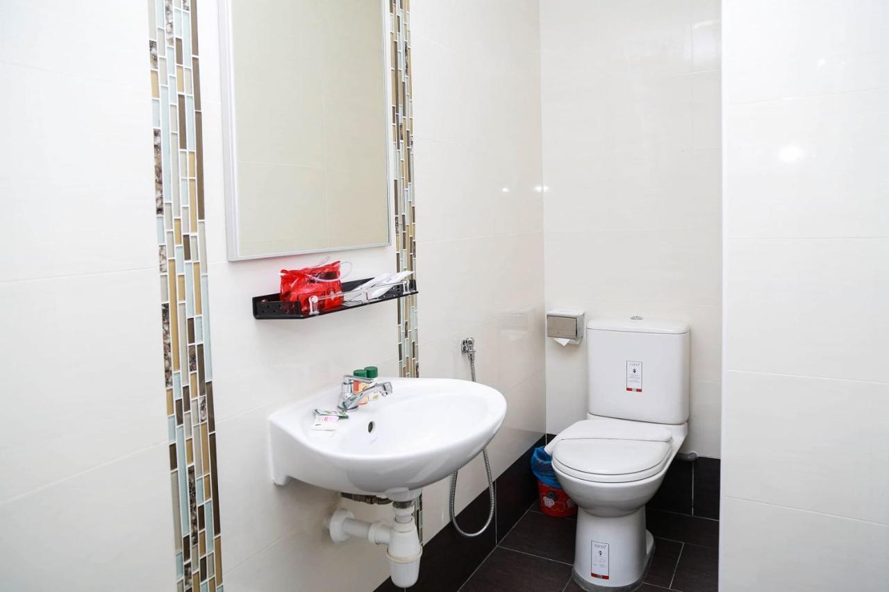 Oyo 250 Palazzo Hotel Kulai ジョホールバル エクステリア 写真